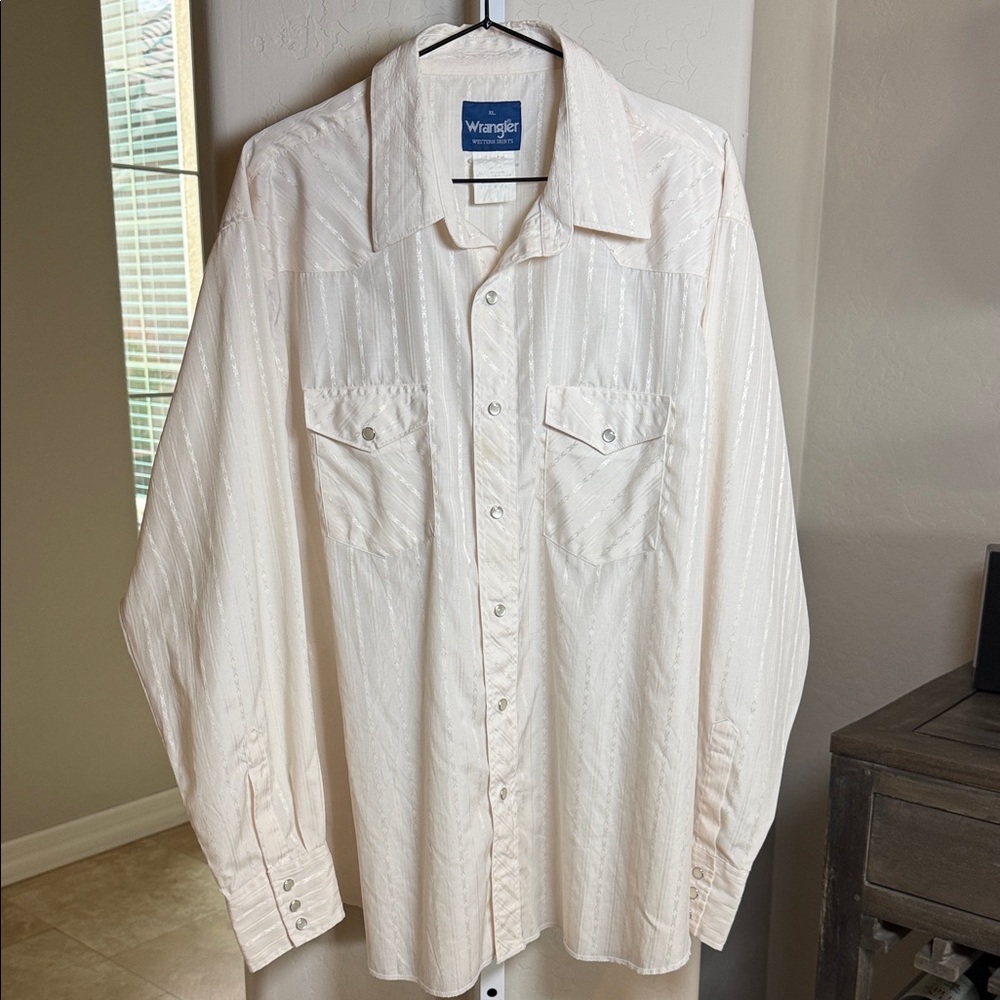 Wrangler Vintage Cream Colored Pearl snap Shirt